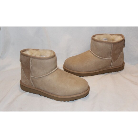 UGG Shoes - UGG WOMEN'S MINI II SUEDE SHEARLING LINED BOOTS SAND YOUTH 6 WOMEN 7.5-8 NEW